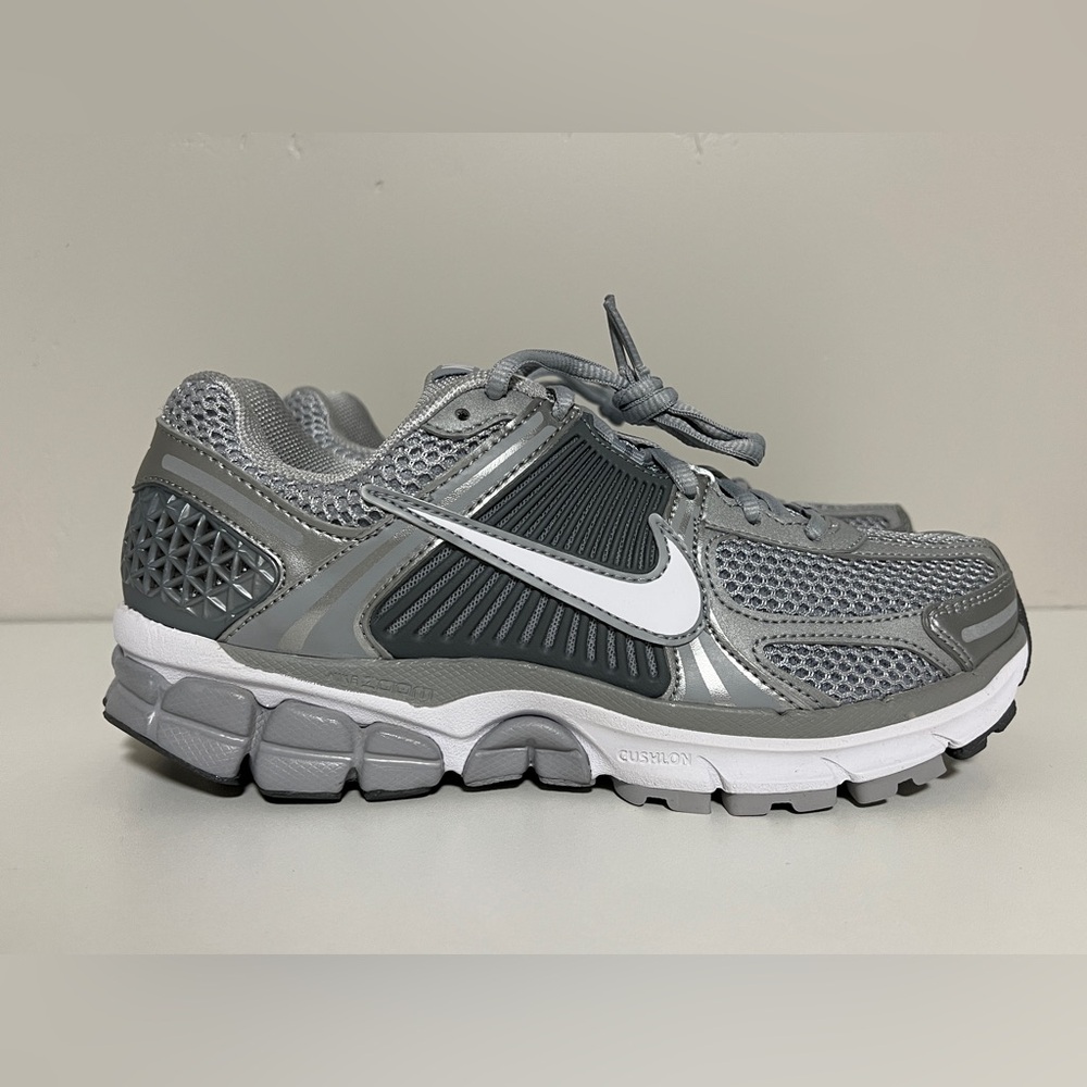 Nike Zoom Vomero 5 Wolf Cool Grey White Men Unisex Shoes FJ4151-003 M6.5/W8 NEW